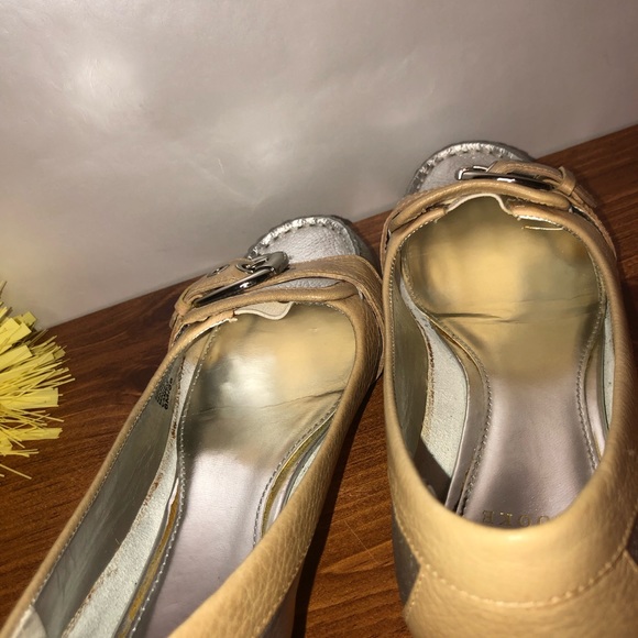 Audrey Brooke Cameo Loafers Size 6M Silver/Tan - Picture 7 of 8